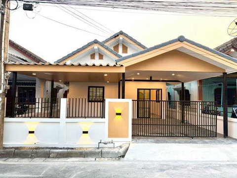 ขายบ้านเดี่ยวศรีราชา รีโนเวทใหม่  หมู่บ้านสหภาพ 2 ใกล้แหล่งชุมชน