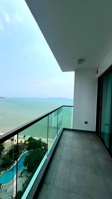 Condos for sale : Beachfront Condo for Sale (2 Connected Units) – Wong Amat Tower, Pattaya