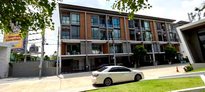 Townhouses for rent Don Mueang Airport :  ✨For rent TownHouse Premium Place Phaholyothin - Ramintra ✨LineID: @Propvel (with @ in front)✨