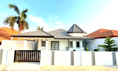 Houses for sale Rubberland : Single house for sale in Rattanagorn Village 1, Pattaya. Excellent location, close to the city.