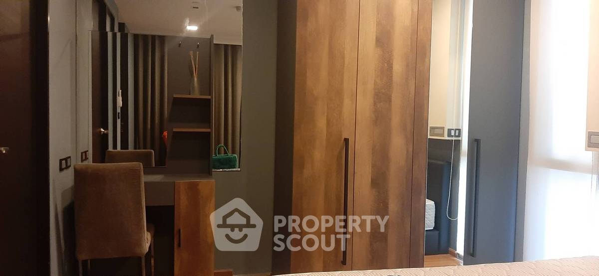 picture 2-BR 70 Sqm Condo At Quad Silom Condominium, 200m To MRT Sam Yan (ID 2606231) - 11/16