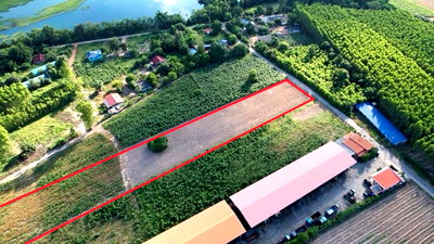 Land for sale : Land for sale in Chachoengsao, 6 rai 1 ngan 72 sq. wah, Phanom Sarakham, near Highway 331, designated light yellow zoning.