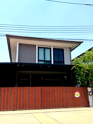 บ้านเดี่ยวให้เช่า : 🏡✨ให้เช่าบ้านเดี่ยว “ฉัตรหลวง 17 คลองสาม” 4 ห้องนอน 3 ห้องน้ำ บ้านพร้อมอยู่ เฟอร์ครบ #เลี้ยงสัตว์ได้🐶🐱 #รับจดบริษัท