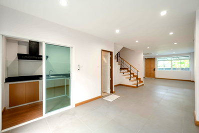 ทาวน์โฮม ลาดพร้าว 71 : 🏠 ทาวน์โฮม 3 ชั้น รีโนเวทใหม่ ใกล้ MRT โชคชัย 4 🌟 ลาดพร้าว–นาคนิวาส (Ladprao–Nakniwas)