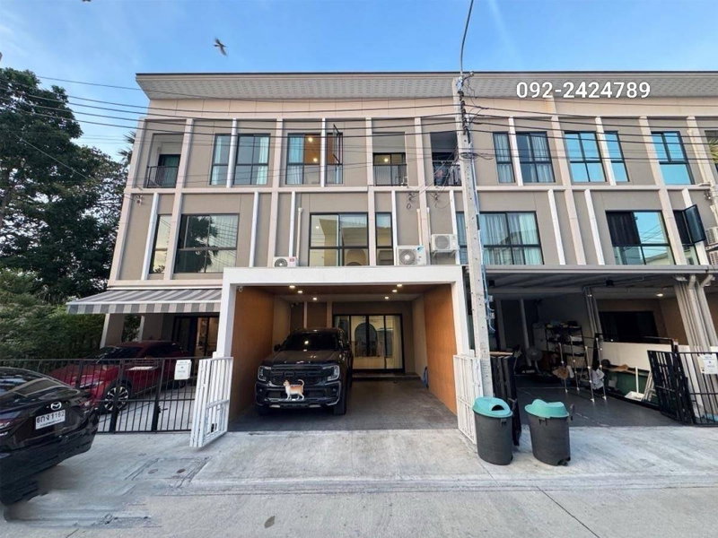 Townhouses for rent : 📢 3-Storey Townhome for Rent – Patio Srinakarin–Rama 9 (Krungthep Kreetha)