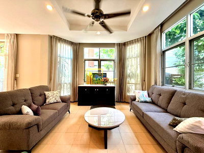 เช่าบ้านเดี่ยว ถนนเพชรบุรี กรุงเทพฯ : Pet Friendly 3 Bedroom House For Rent in Vibrant Nana Area - BR7743SH