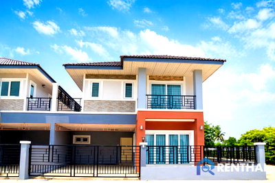 บ้านเดี่ยว ชลบุรี : บ้านสองชั้นดีไซน์ลงตัว พื้นที่ใช้สอยกว้างขวาง 185 ตารางเมตร