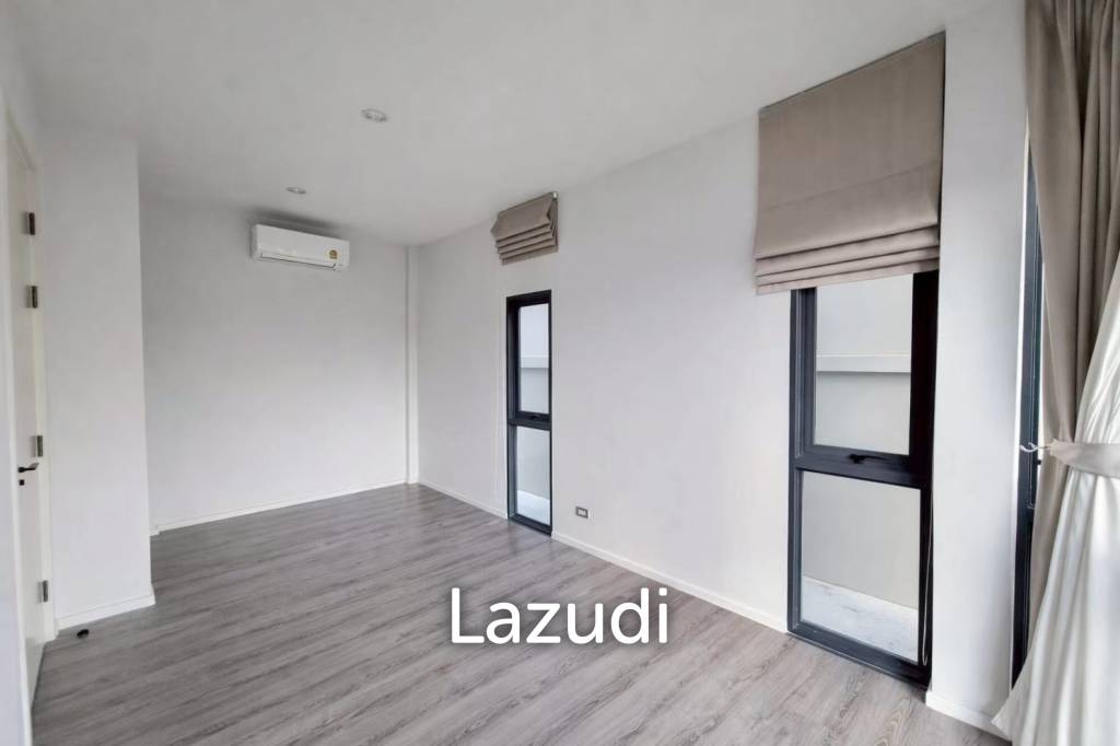 รูป 4 bed 4 bath Townhouse 3 parking The Sonne Srinakarin-Bangna - รูปที่ 9/16