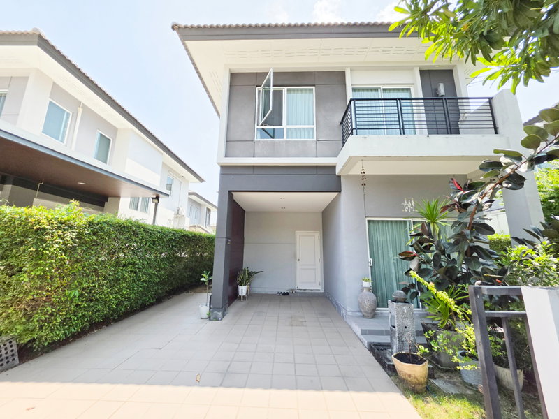 ขายบ้านเดี่ยว : ถูกมาก!!! บ้านเดี่ยว  หมู่บ้าน เซนโทร วัชรพล พื้นที่ 50 ตรว. 3 ห้องนอน 3 ห้องน้ำ  พร้อมแต่งสวนรอบบ้านสวย ทำเลดี ติดถนนสุขาภิบาล 5