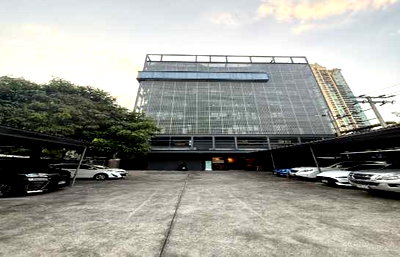 Office for rent Srinakharinwirot University Prasanmit Campus : Office and commercial space for rent at Praphamit, Sukhumvit 31.