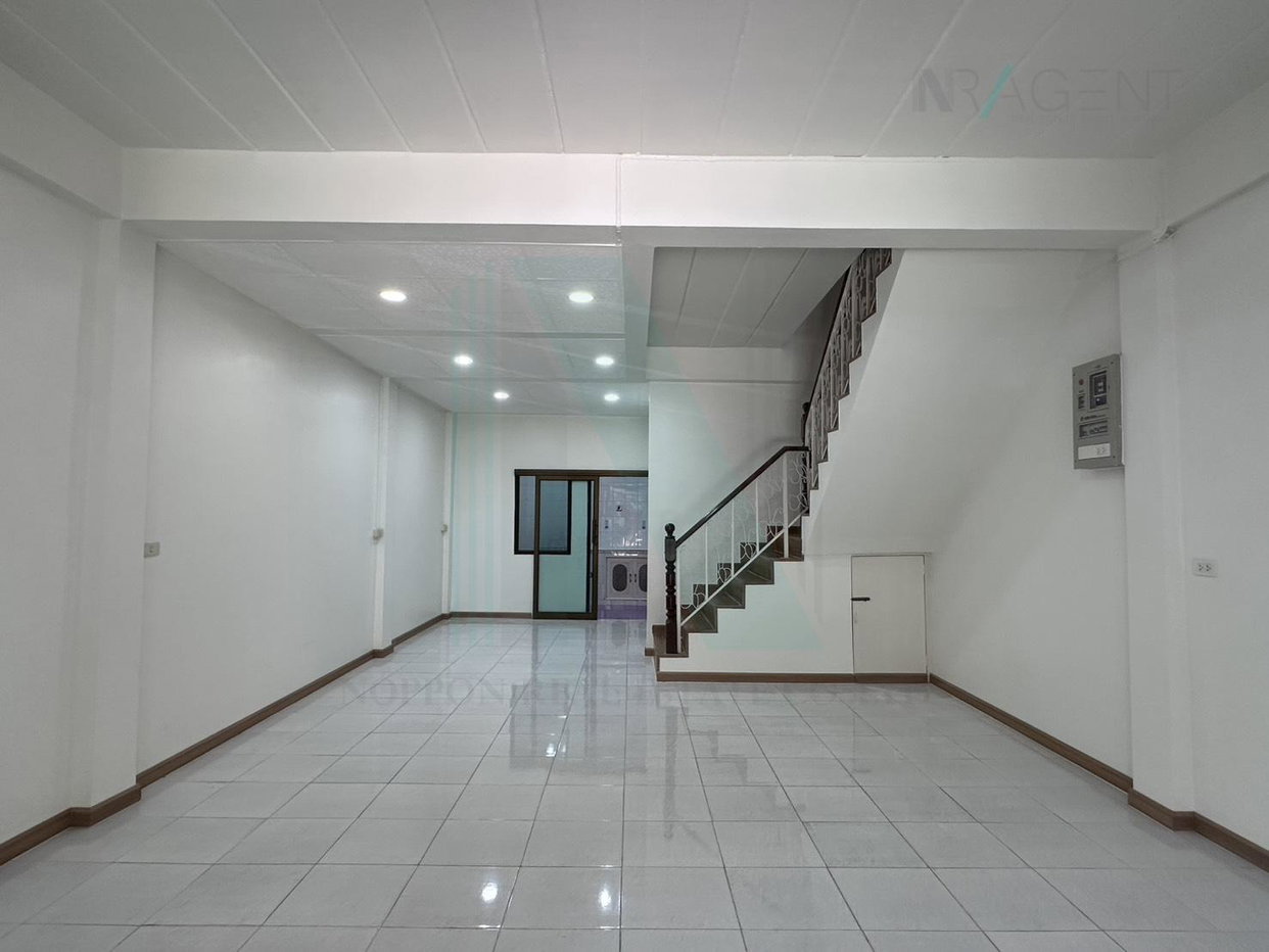 รูป 📌 ขายทาวน์เฮาส์ โครงการ รุ่งกิจ วิลล่า 9 2 ชั้น 3 ห้องนอน 3 ห้องน้ำ - รูปที่ 2/8