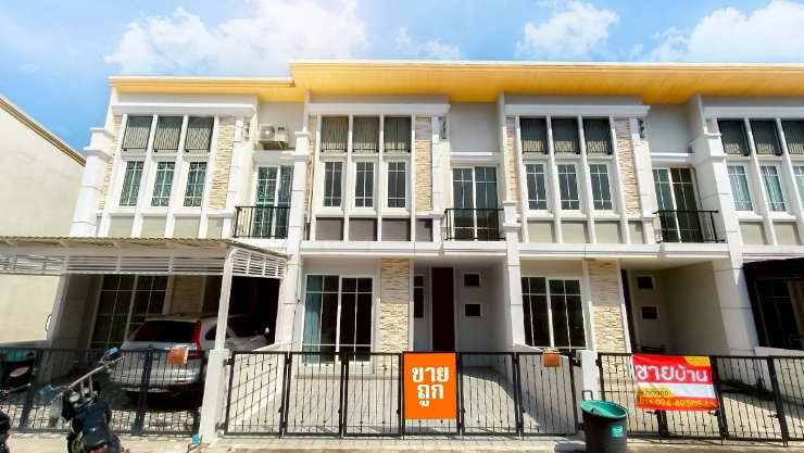 รูป ทาวน์เฮ้าส์ 2 ชั้น หมู่บ้านโกเด้นทาวน์  2 นวมินทร์42 - รูปที่ 1/24