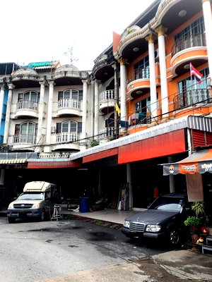 ขายอาคารพาณิชย์ 3 ชั้น 3 คูหาทะลุกัน ซอยวิภาวดีฯ35 ใกล้ถนนวิภาวดีรังสิต 