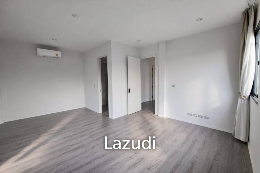 รูป 4 bed 4 bath Townhouse 3 parking The Sonne Srinakarin-Bangna - รูปที่ 12/16