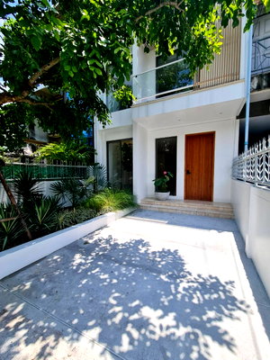 Townhouses for sale ถนนสามเสน : LTH6954 – Luxury and Minimal style Townhouse for Sale, rare and quality 28.1 Sq.Wah 265 Sq.M – 4 beds 5 baths on 25.9MB