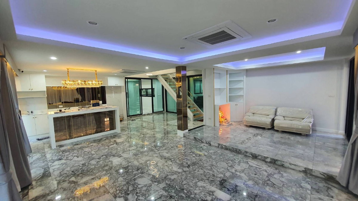 รูป ให้เช่าบ้านเดี่ยวหลังใหญ่ ซอยรัชดา 32 ( 5 ห้องนอน พร้อมเฟอร์นิเจอร์ ) ตกแต่งModern - รูปที่ 3/16