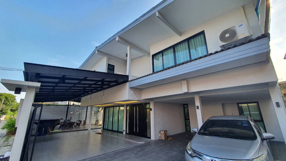 รูป ให้เช่าบ้านเดี่ยวหลังใหญ่ ซอยรัชดา 32 ( 5 ห้องนอน พร้อมเฟอร์นิเจอร์ ) ตกแต่งModern - รูปที่ 1/16
