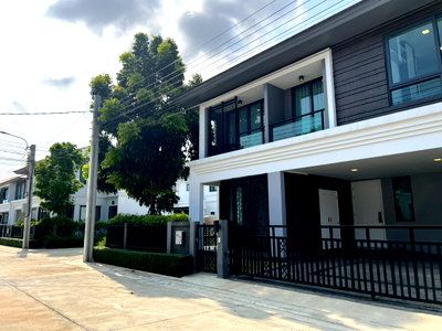 เช่าบ้านเดี่ยว มาร์เก็ต วิลเลจ สุวรรณภูมิ : ให้เช่าบ้านเดี่ยว Modern Luxury | แกรนด์ บริทาเนีย บางนา กม.12 ✨