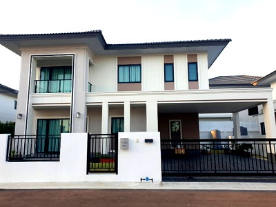 บ้านเดี่ยวให้เช่า : ให้เช่าบ้าน เป็นบ้านใหม่ 2 ชั้น  73 ตร.วา บ้านสวยพร้อมอยู่  หมู่บ้านเวลาน่าไฮด์ บ้านในสนามกอล์ฟอีสเทริ์นสตาร์ ใกล้สนามบินอู่ตะเภา 