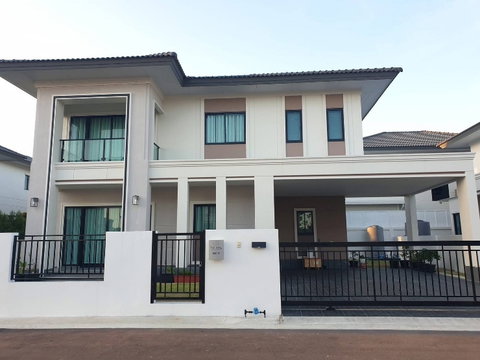 ให้เช่าบ้าน เป็นบ้านใหม่ 2 ชั้น 73 ตร.วา บ้านสวยพร้อมอยู่ หมู่บ้านเวลาน่าไฮด์ บ้านในสนามกอล์ฟอีสเทริ์นสตาร์ ใกล้สนามบินอู่ตะเภา