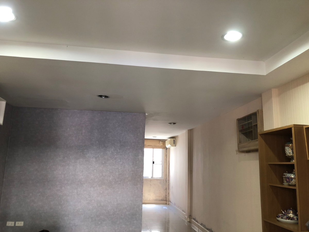 picture Townhouse for sale Ramintra area, close to BTS and Fashion Island shopping center  - 10/13