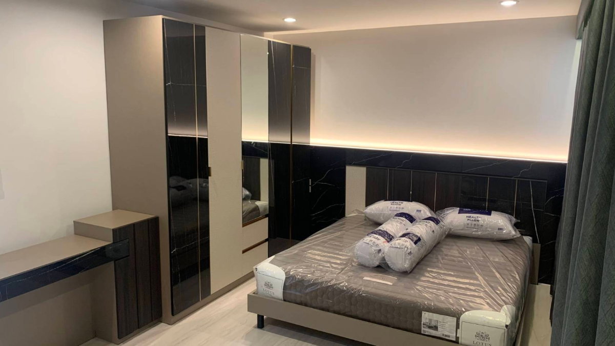 รูป ให้เช่าบ้านเดี่ยวหลังใหญ่ ซอยรัชดา 32 ( 5 ห้องนอน พร้อมเฟอร์นิเจอร์ ) ตกแต่งModern - รูปที่ 11/16