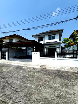 ขายบ้านเดี่ยว :  บ้านเดี่ยวหลังใหญ่ รีโนเวทใหม่ พร้อมเข้าอยู่ กว้างขวางมาก หมู่บ้านเคซีการ์เด้นโฮม 2 ถนนนิมิตใหม่ 40 คลองสามวา แต่งเฟอร์นิเจอร์สวย