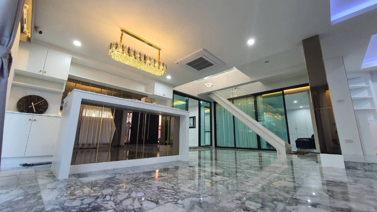 รูป ให้เช่าบ้านเดี่ยวหลังใหญ่ ซอยรัชดา 32 ( 5 ห้องนอน พร้อมเฟอร์นิเจอร์ ) ตกแต่งModern - รูปที่ 4/16