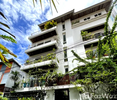 Houses for sale Tesco Lotus Extra Rama 4 : 6 Bedroom House for sale in Khlong Toei, Bangkok  5959785