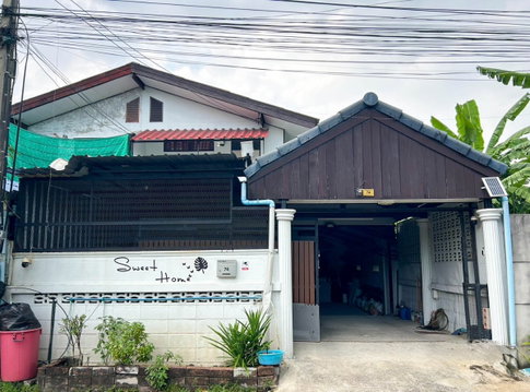 🏡 Agent Post | Urgent Sale – Semi-Detached House, Ramintra Soi 8 (Near MRT) 💰 Price: 3,200,000 THB | Transfer Fee 50/50 2-storey semi-detached house