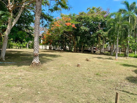 Beautiful land plot, road frontage, near Mab Prachan Reservoir, great view, prime location.