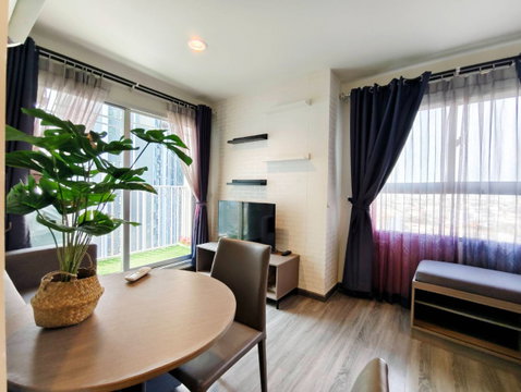 Condo for rent: The Trust Erawan, corner unit, private, fully furnished, ready to move in. Excellent locatio, next to BTS Erawan station.