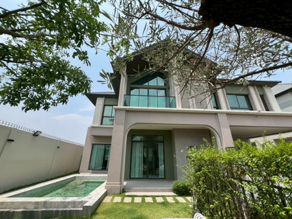 Bangkok Boulevard Westgate: Large, ready-to-move-in corner house.