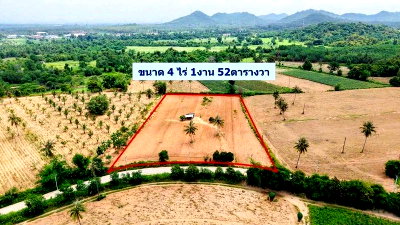 Land for sale Pornprapanimit Road : Land for sale with natural mountain views in the Pong area, Bang Lamung. Quiet and peaceful location.