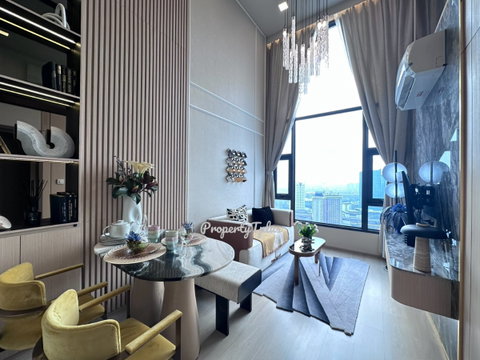 Life Phahon–Ladprao. 1-bedroom Vertiplex unit, thoughtfully designed to feel warm and home-like.