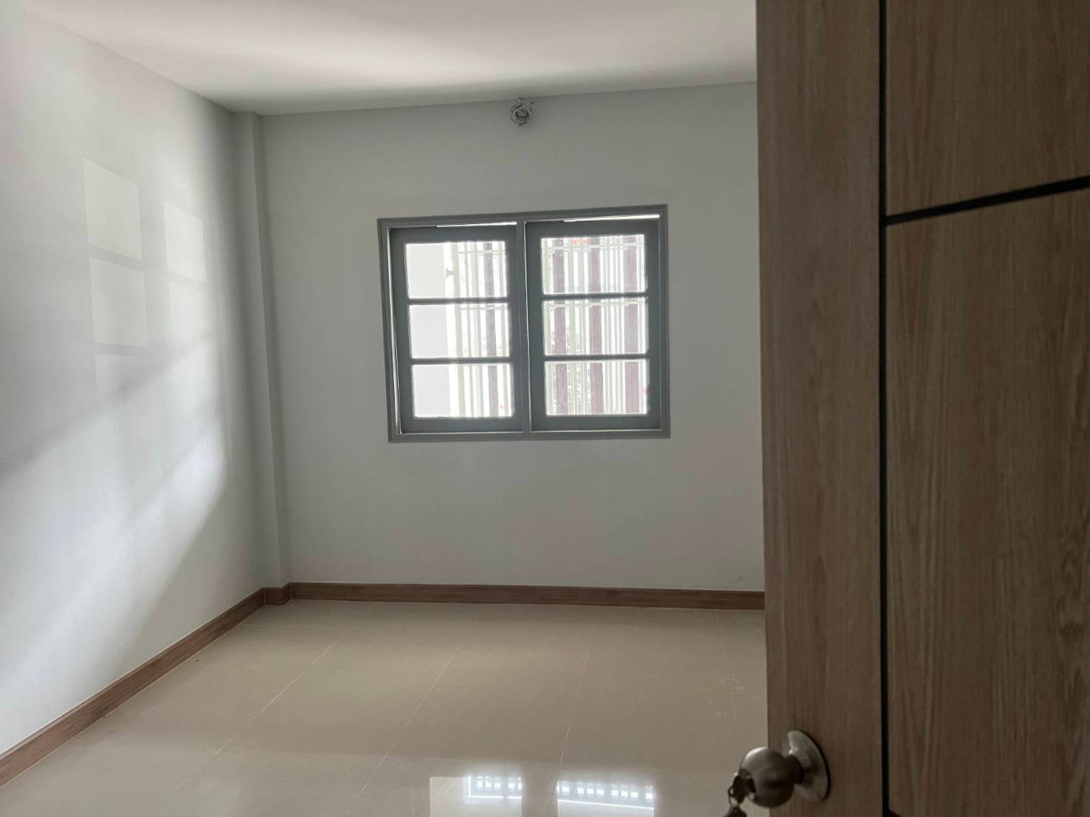 รูป ขายบ้านบุษราคัมชลบุรี เนื้อที่ 20 ตารางวา 2 ห้องนอน 1 ห้องน้ำ หลังริม โครงการบุษราคัม หลังจาก 2 บาท ตำบลเสม็ด อำเภอเมืองชลบุรี จังหวัดชลบุรี - รูปที่ 4/9