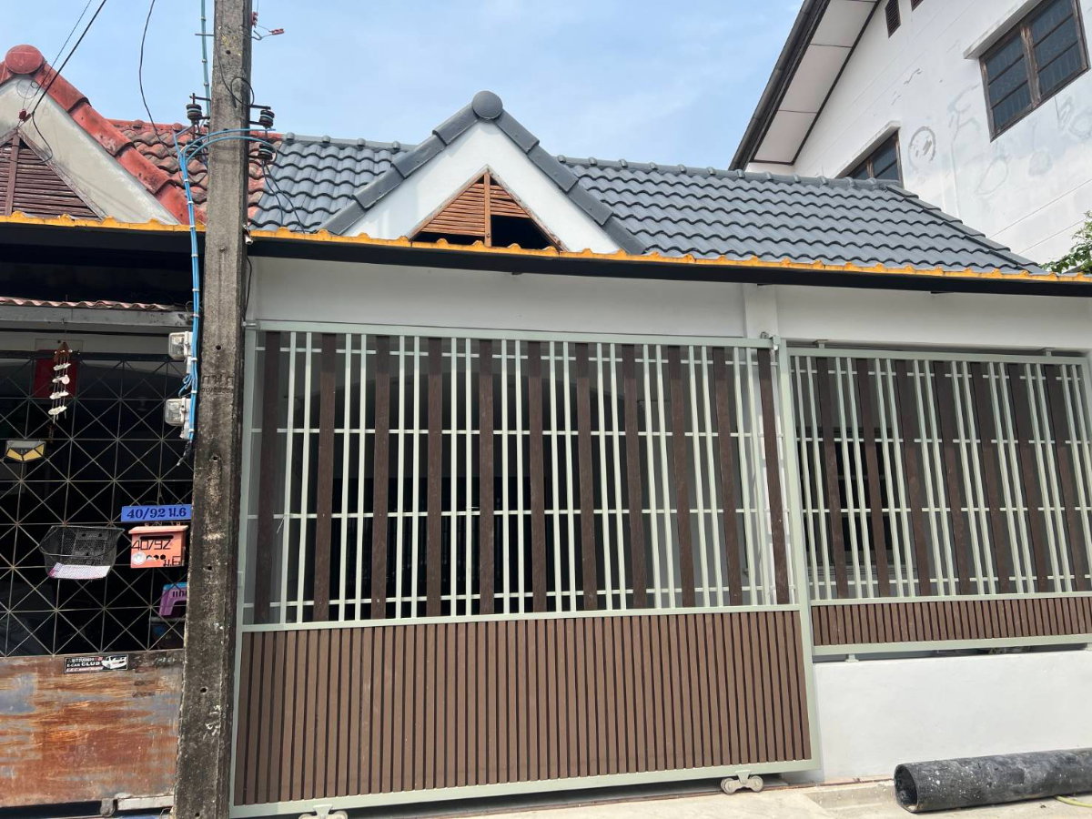 รูป ขายบ้านบุษราคัมชลบุรี เนื้อที่ 20 ตารางวา 2 ห้องนอน 1 ห้องน้ำ หลังริม โครงการบุษราคัม หลังจาก 2 บาท ตำบลเสม็ด อำเภอเมืองชลบุรี จังหวัดชลบุรี - รูปที่ 1/9