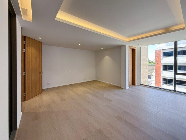 รูป HR3424เช่า Home Office & Townhome สไตล์ Luxury รีโนเวทใหม่ทั้งหลัง พร้อมลิฟต์ส่วนตัว – ซอยปรีดี 14 (ใกล้เอกมัย-ทองหล่อ) - รูปที่ 26/27