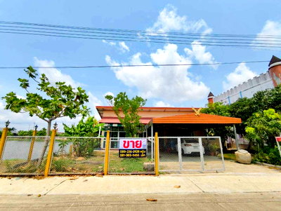 บ้านเดี่ยว บ.สยามแกรนส์  : ขายบ้านเดี่ยวชั้นเดียว ริมน้ำ บรรยากาศรีสอร์ท ถนนศรีวารี ใกล้สนามบินสุวรรณภูมิ