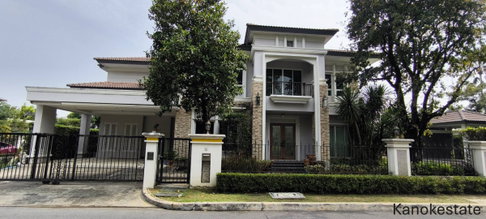 Single house for Rent, Granada Pinklao, beautiful and luxurious, located on Borommaratchachonnani Road. The house is quiet and private.