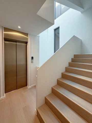 รูป HR3424เช่า Home Office & Townhome สไตล์ Luxury รีโนเวทใหม่ทั้งหลัง พร้อมลิฟต์ส่วนตัว – ซอยปรีดี 14 (ใกล้เอกมัย-ทองหล่อ) - รูปที่ 11/27