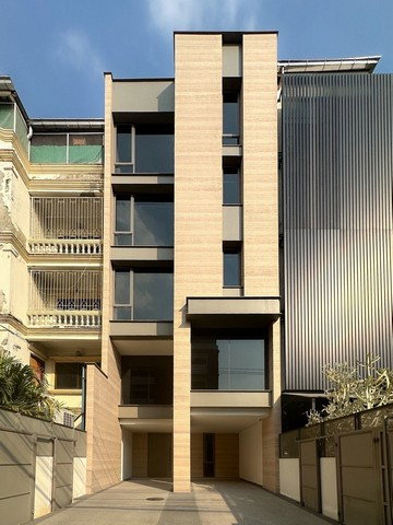 รูป HR3424เช่า Home Office & Townhome สไตล์ Luxury รีโนเวทใหม่ทั้งหลัง พร้อมลิฟต์ส่วนตัว – ซอยปรีดี 14 (ใกล้เอกมัย-ทองหล่อ) - รูปที่ 1/27
