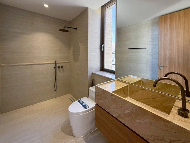 รูป HR3424เช่า Home Office & Townhome สไตล์ Luxury รีโนเวทใหม่ทั้งหลัง พร้อมลิฟต์ส่วนตัว – ซอยปรีดี 14 (ใกล้เอกมัย-ทองหล่อ) - รูปที่ 25/27