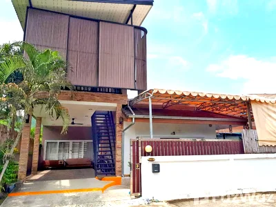 Houses for sale Hua Hin Bus Station : 4 Bedroom Spacious Pool Villa in Top Location 6202812