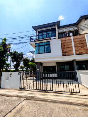 Townhouses for rent Nonthaburi :  Viridian Ratchaphruek corner house 