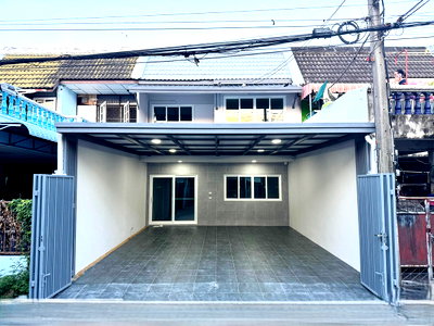 ทาวน์โฮม ลาดพร้าว 93 : R168 ขายด่วน  ทาวน์เฮ้าส์รีโนเวทใหม่ทั้งหลัง ลาดพร้าว 93  ใกล้ MRT มหาดไทย เพียง  5.5 ล้านบาทเท่านั้น