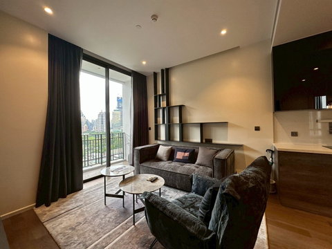 LTHC15205 – Luxury Condo Pet-Friendly for Rent Chidlom | City Lifestyle Best Value | Near BTS Chidlom | 120,000 THB