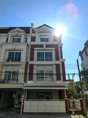 เช่าบ้านเดี่ยว ไบเทค บางนา : ให้เช่าบ้าน/โฮมออฟฟิศ 4 ชั้น โครงการพลัสพาร์ค อเวนิว ลาซาล-ศรีนครินทร์  ตกแต่งใหม่ สิ่งแวดล้อมดี ใกล้ BTSแบริ่ง และMRTศรีลาซาล