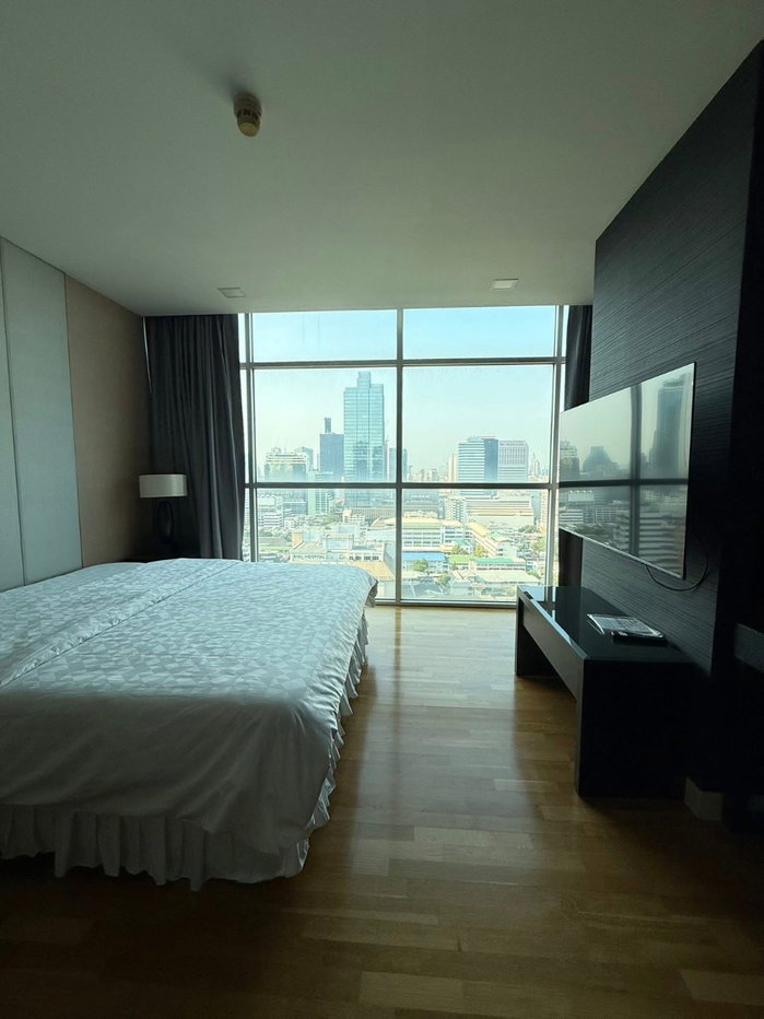 picture Urbana                       Sathorn  - 6/18