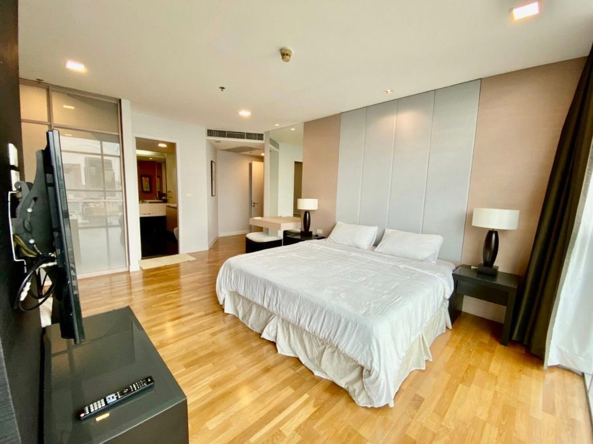 picture Urbana                       Sathorn  - 3/18